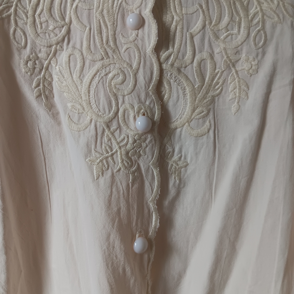 Elegant Cream Embroidered Women's Top - Picture 3 of 7